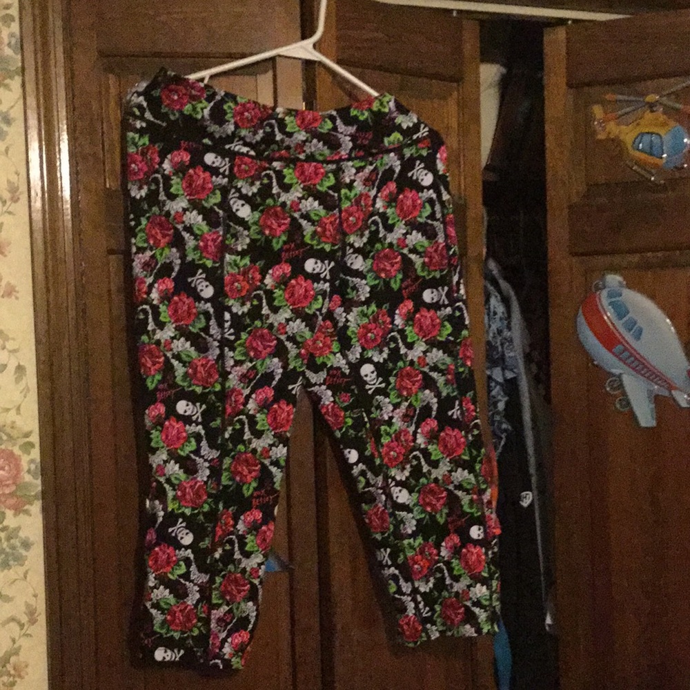 ✨3 FOR $10 SALE ITEM✨ Betsey Johnson Leggings